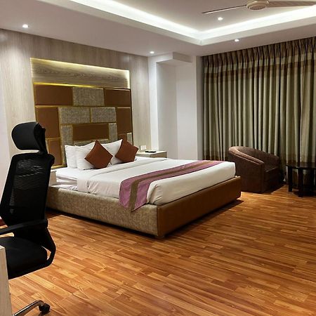 Royal Raj Hotel Rajshahi Bagian luar foto