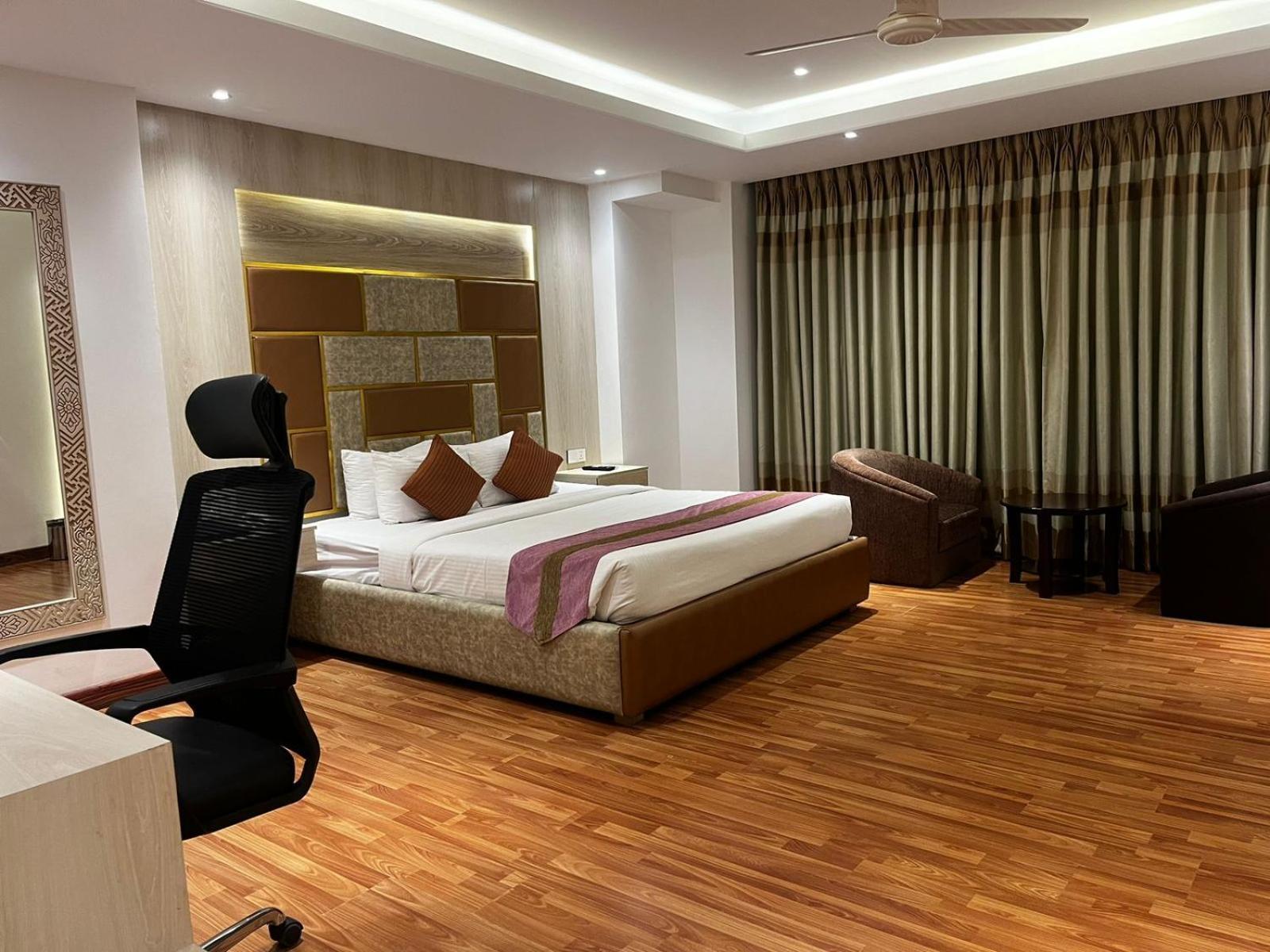 Royal Raj Hotel Rajshahi Bagian luar foto