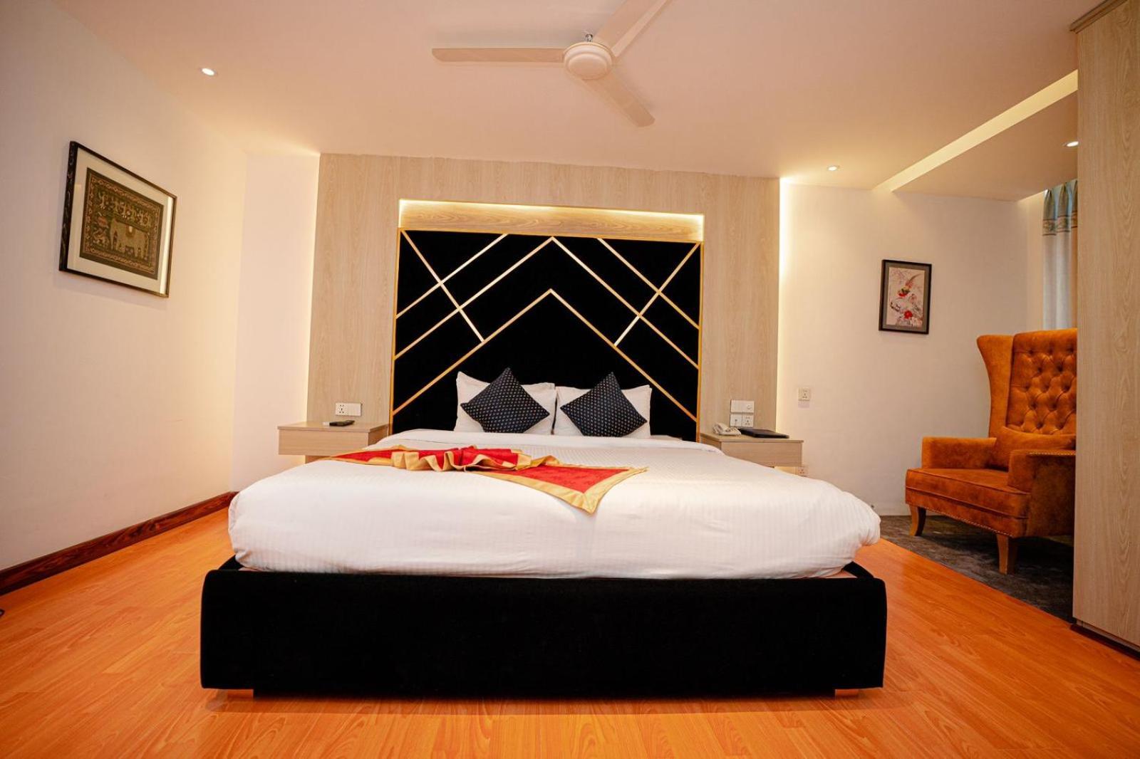 Royal Raj Hotel Rajshahi Bagian luar foto