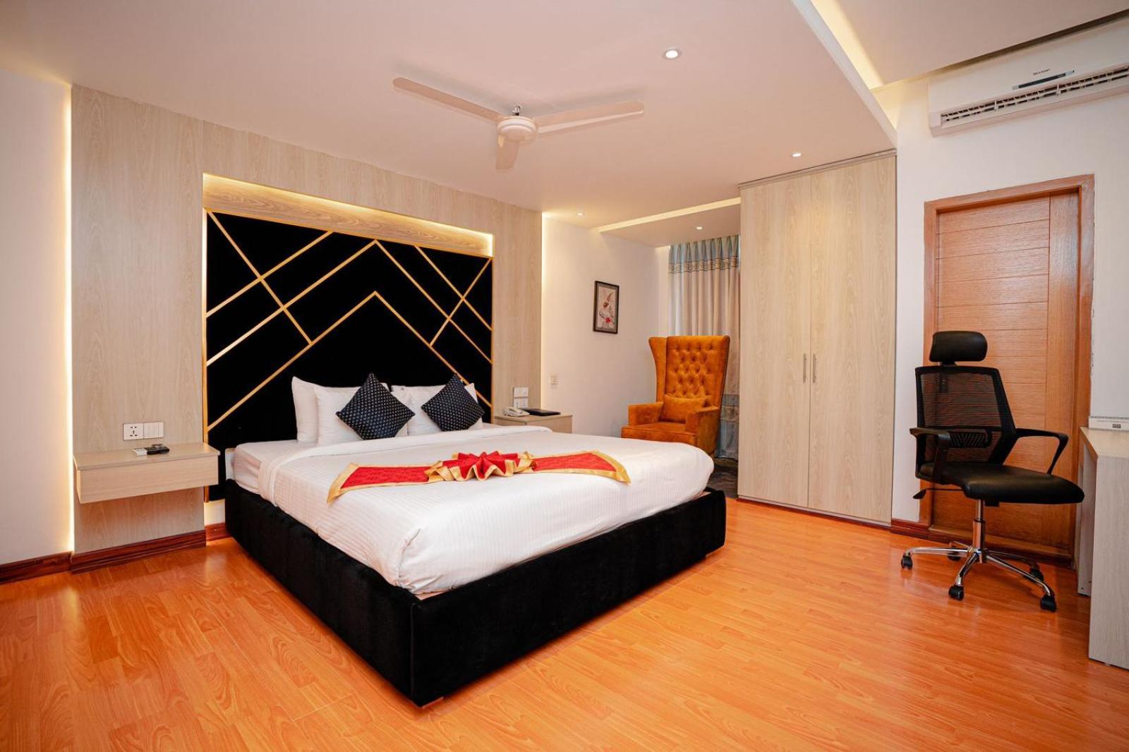 Royal Raj Hotel Rajshahi Bagian luar foto