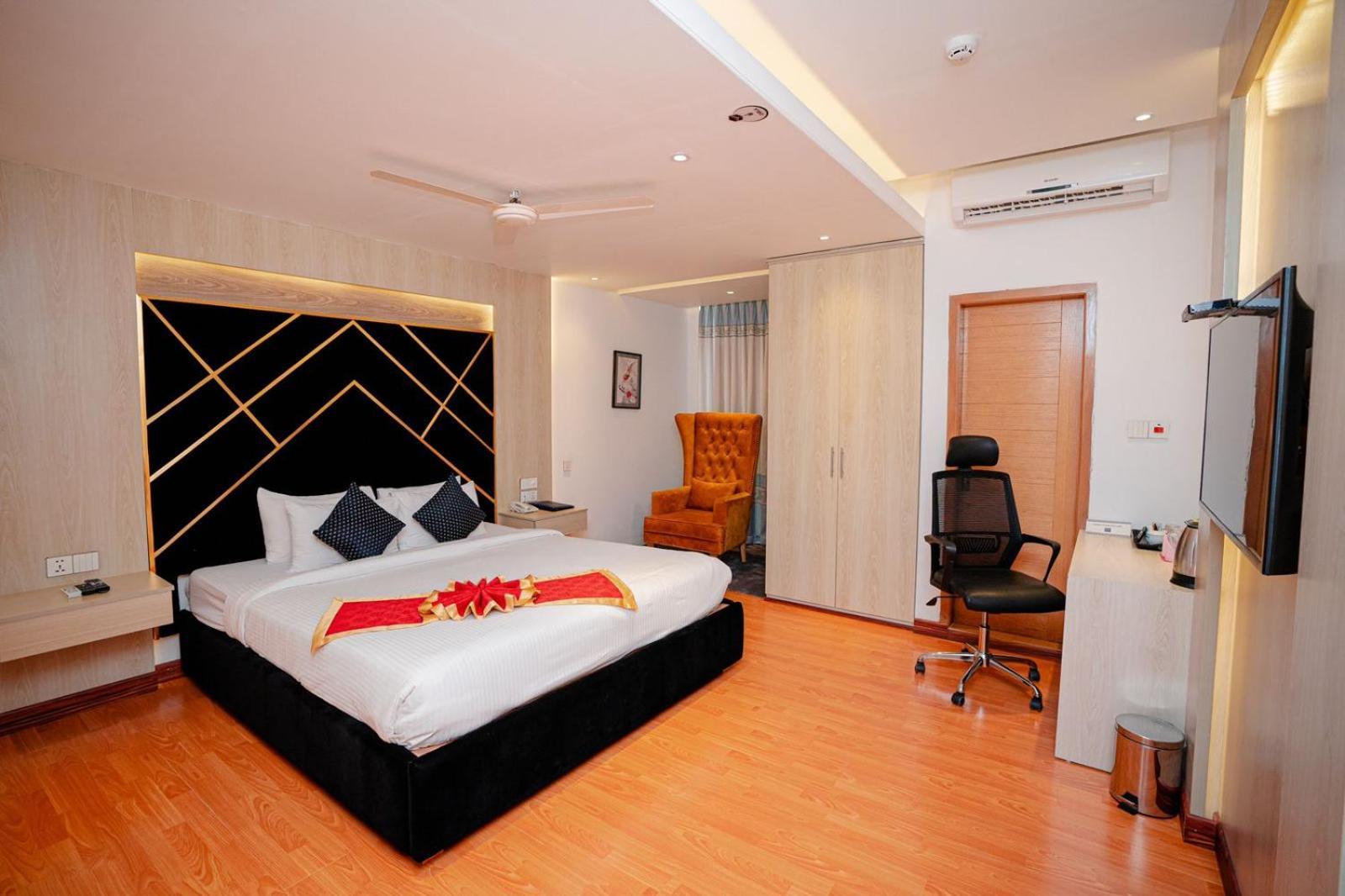 Royal Raj Hotel Rajshahi Bagian luar foto