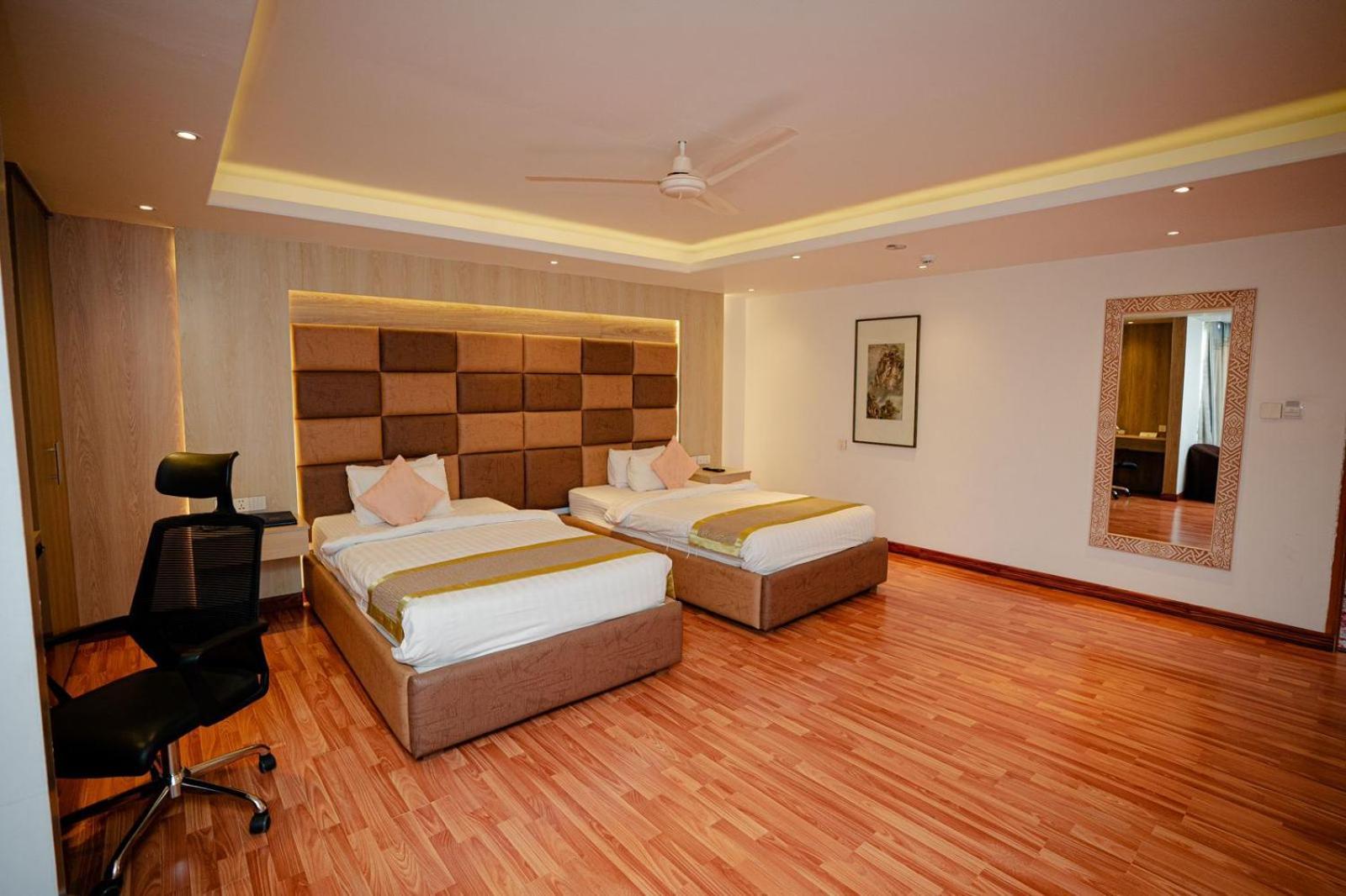 Royal Raj Hotel Rajshahi Bagian luar foto
