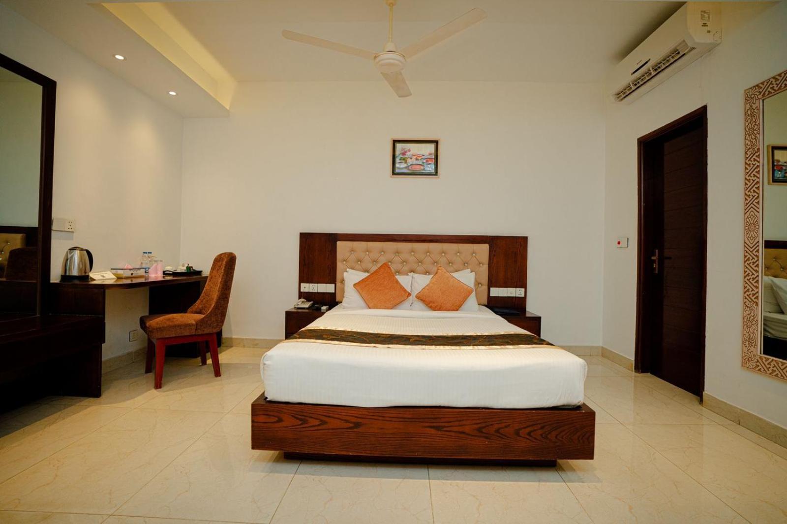 Royal Raj Hotel Rajshahi Bagian luar foto